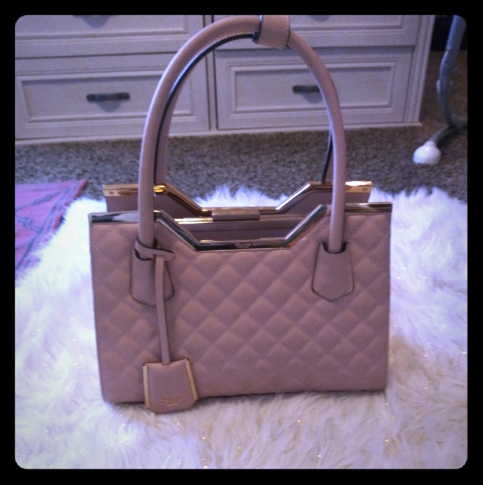 Pink purse, very nice and light weight